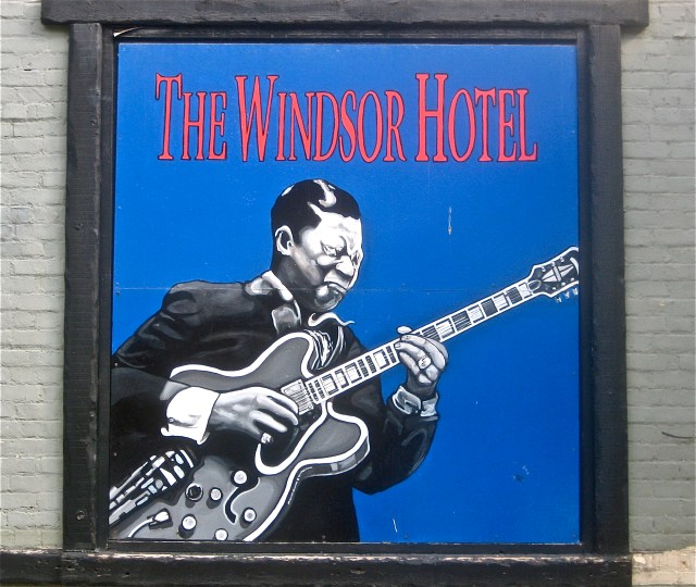 Artists: Mandy van Leeuwen, Jennifer Johnson 